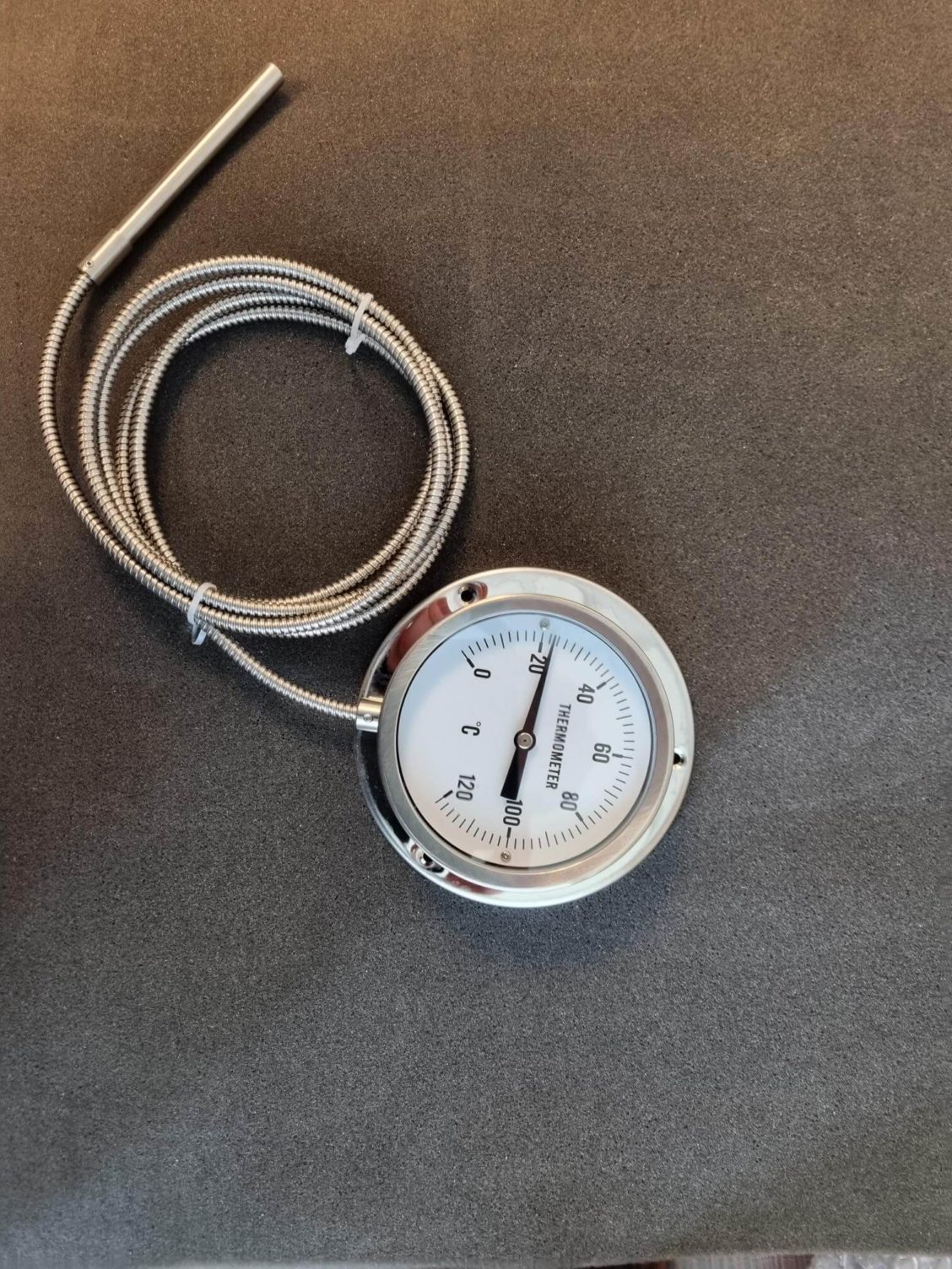 Analog temperaturmåler i rustfritt stål med skruehull for montering