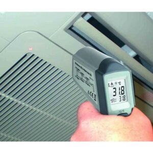 TFA BEAM 31.1132 IR-termometer i bruk på ventilasjon